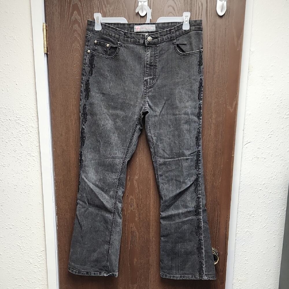 🚨2/$25 or 5/$50🚨COS Gray Flare Jeans with Black Side Embroidery